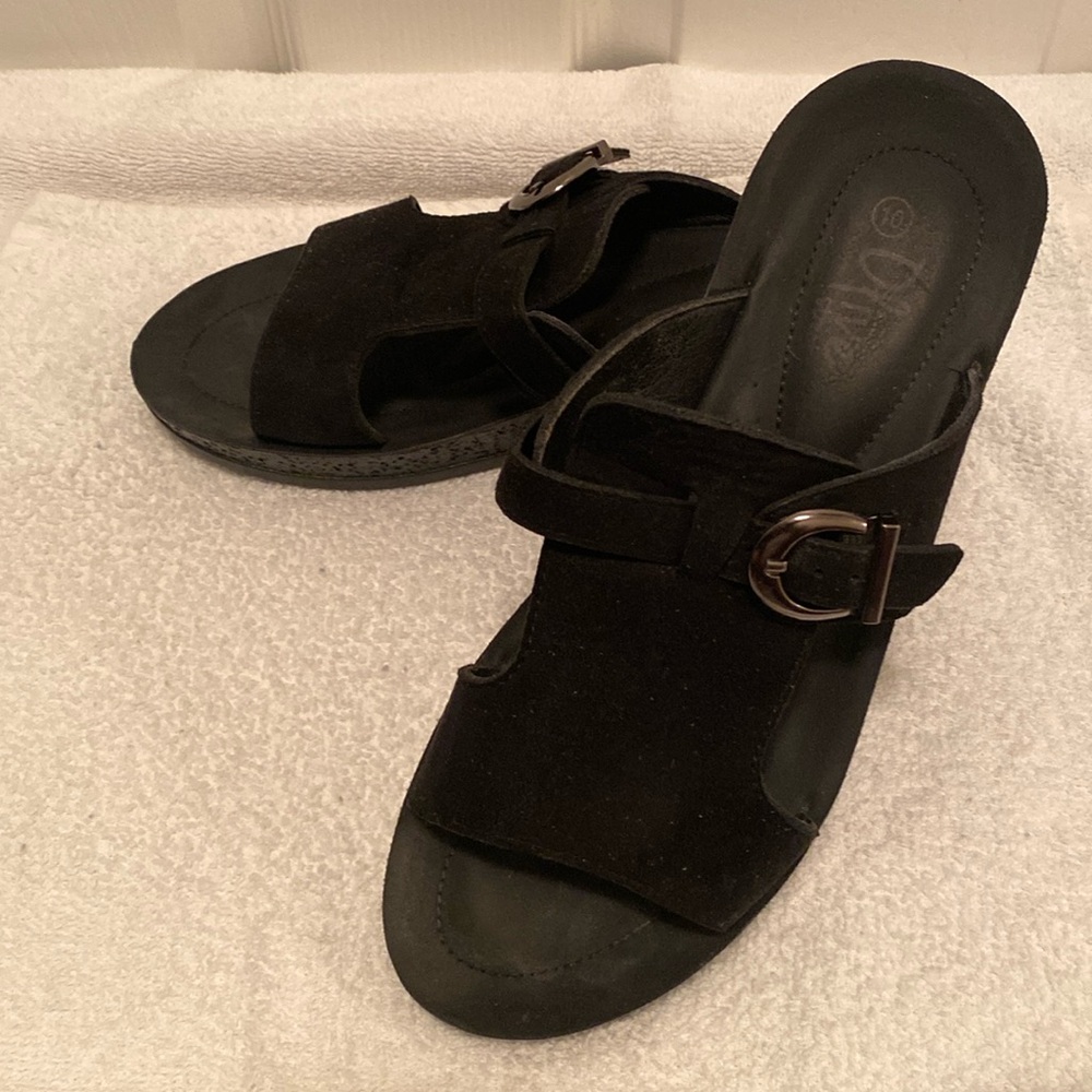 Olive Street Black Sandals…size 10